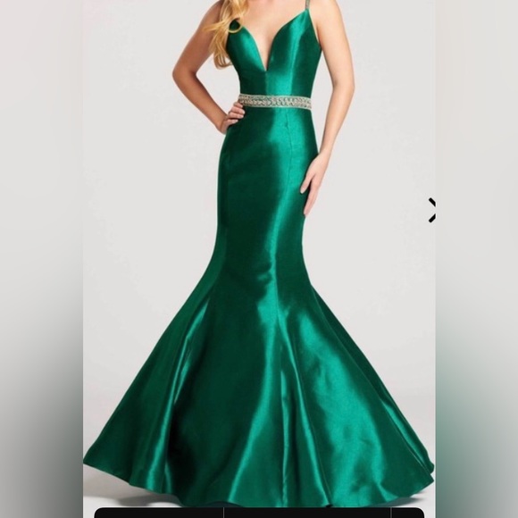 ellie wilde Dresses & Skirts - Ellie Wilde Emerald Green Formal Gown/Prom Dress - Size 0